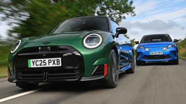 Alpine A290 vs MINI JCW Electric - front tracking